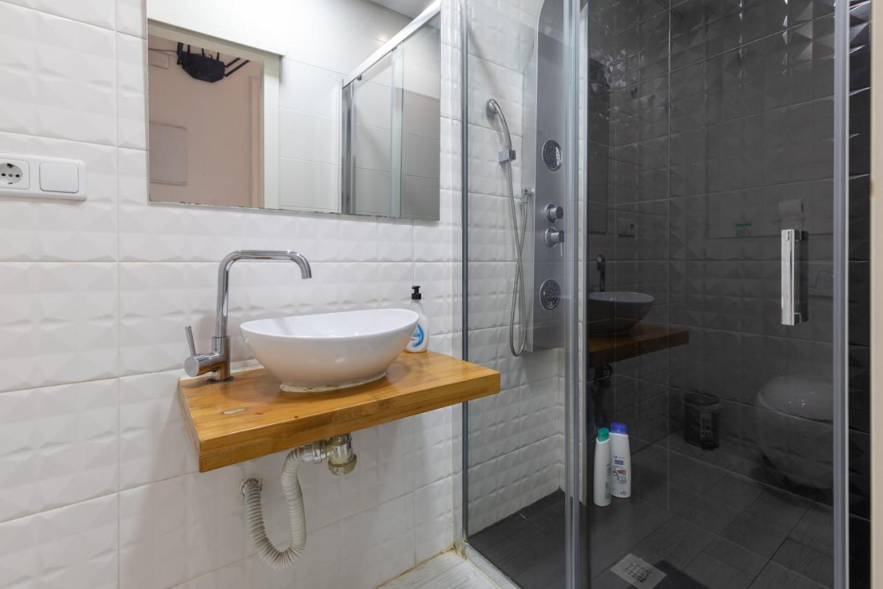 Baron Suites Reina Valence Extérieur photo