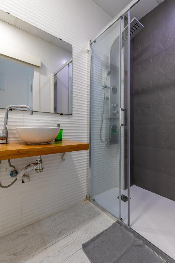 Baron Suites Reina Valence Extérieur photo