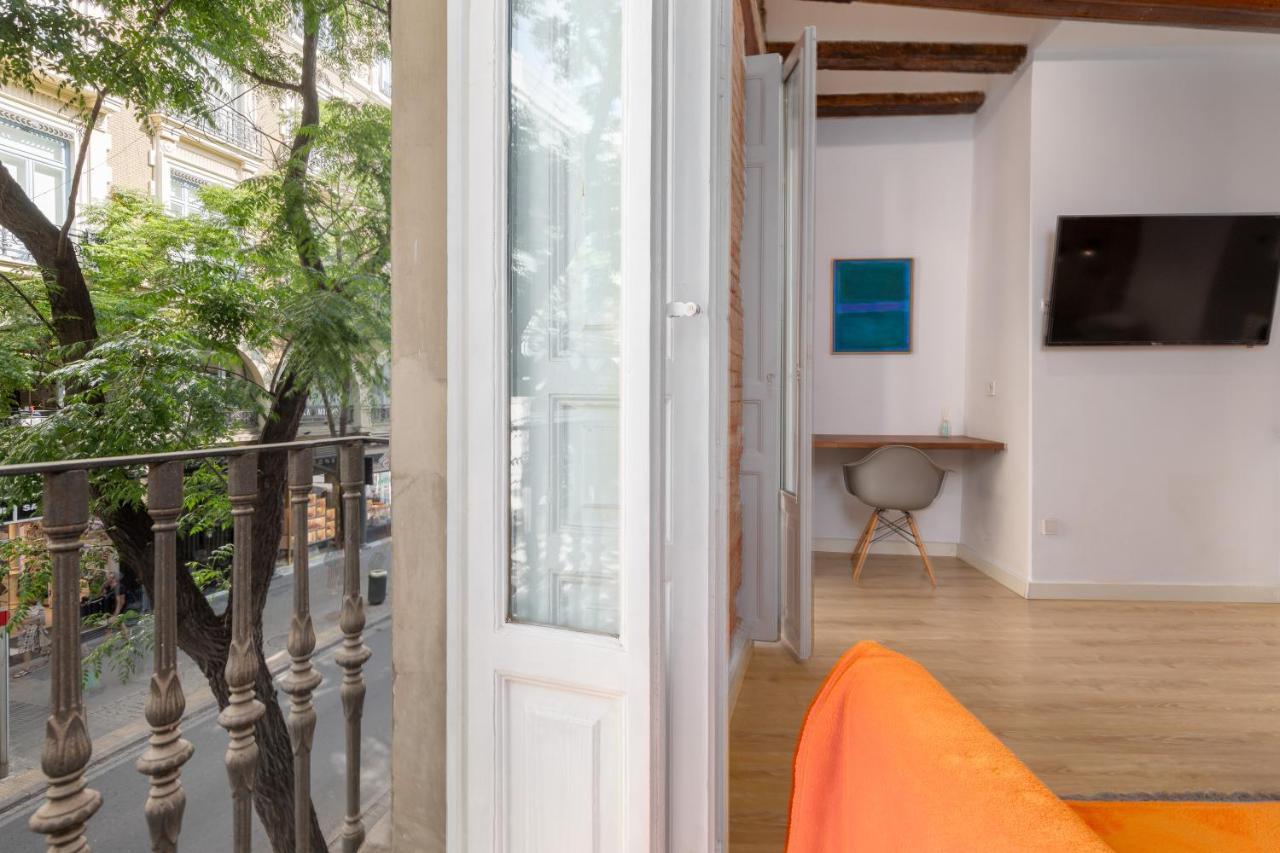 Baron Suites Reina Valence Extérieur photo