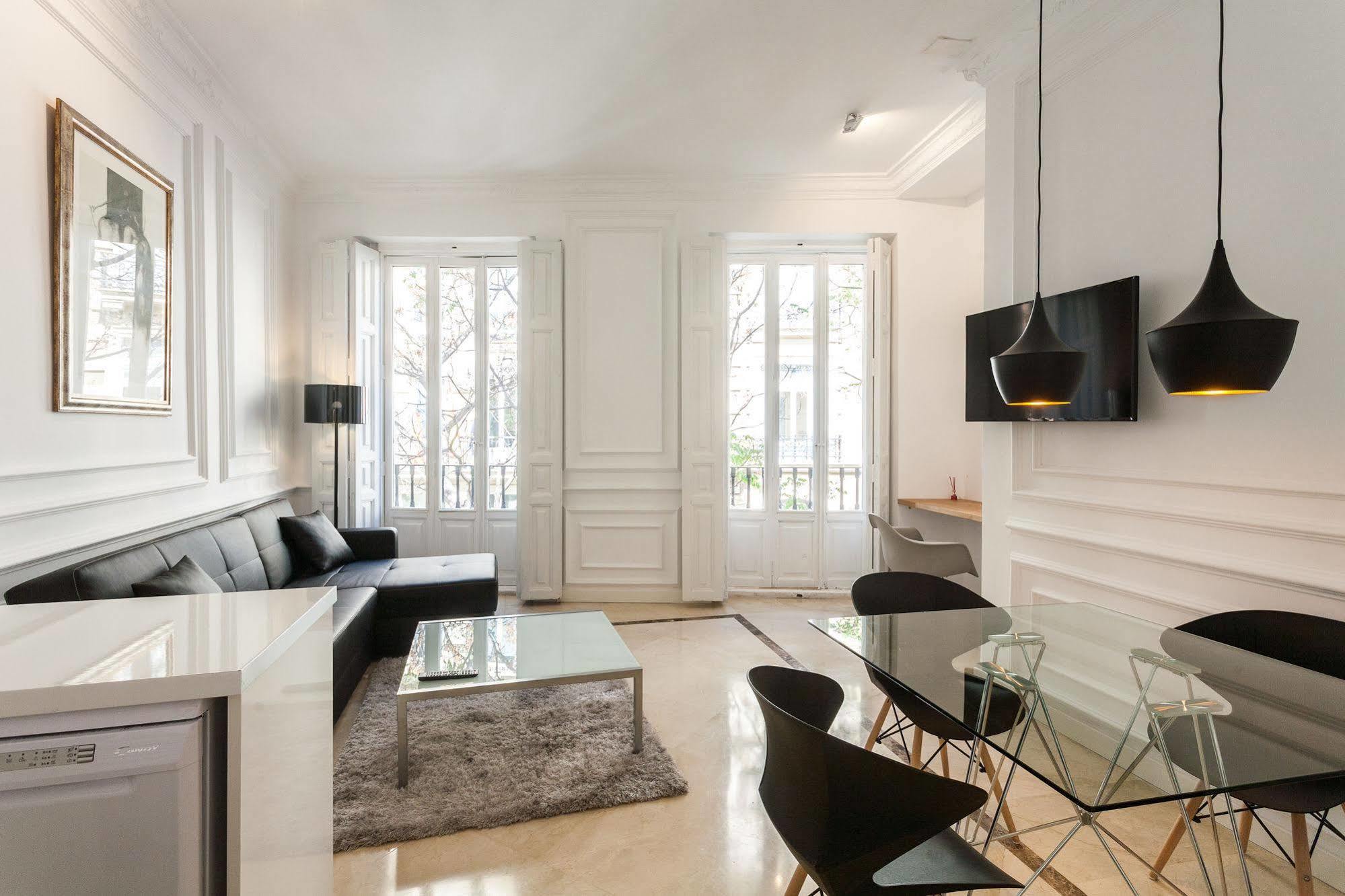 Baron Suites Reina Valence Extérieur photo