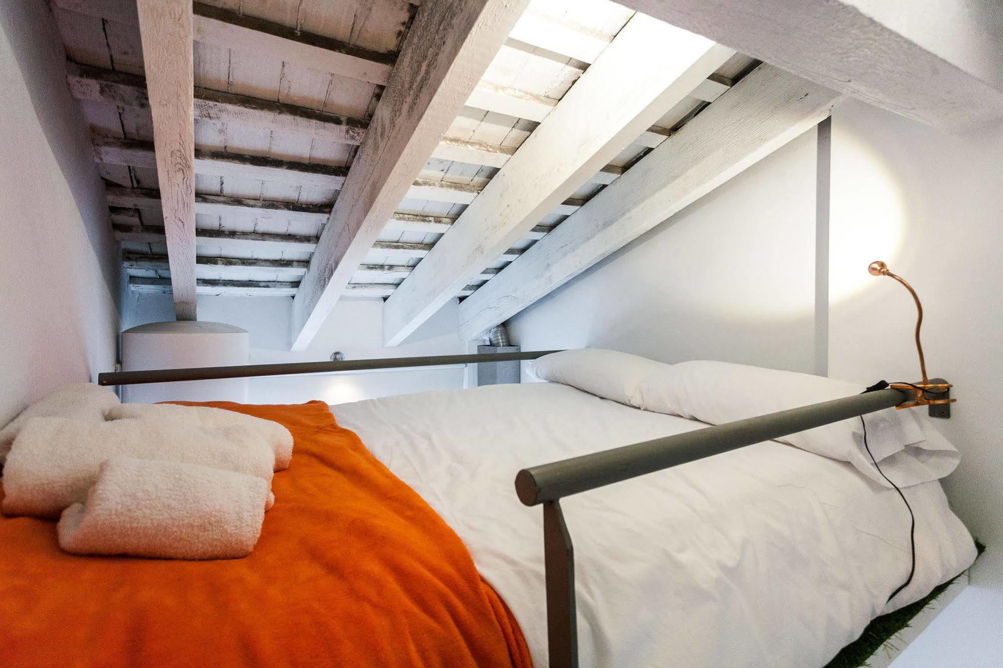 Baron Suites Reina Valence Extérieur photo